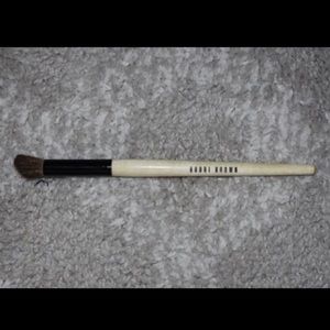 Bobbi Brown blending makeup brush